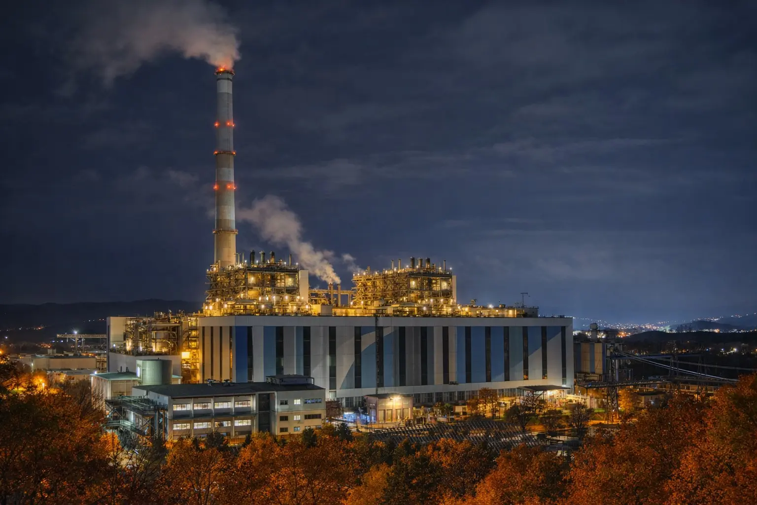 Russian coal exports to South Korea — coal-fired power plant at night | The Coal Hub South Korean coal-fired power plant that could receive Russian coal exports