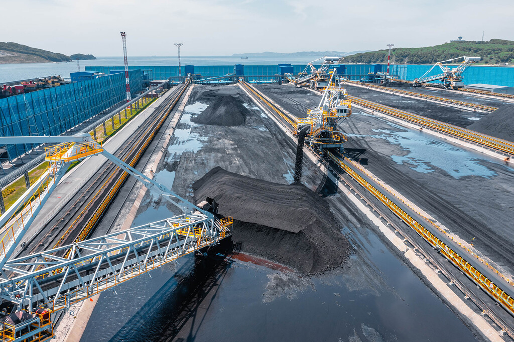 Coal stockyard with conveyor systems loading thermal coal at a coastal export terminal