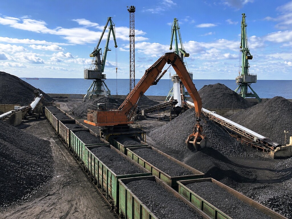 Coal being handled from rail wagons at a Russian port terminal, illustrating Kazakh coal transit
