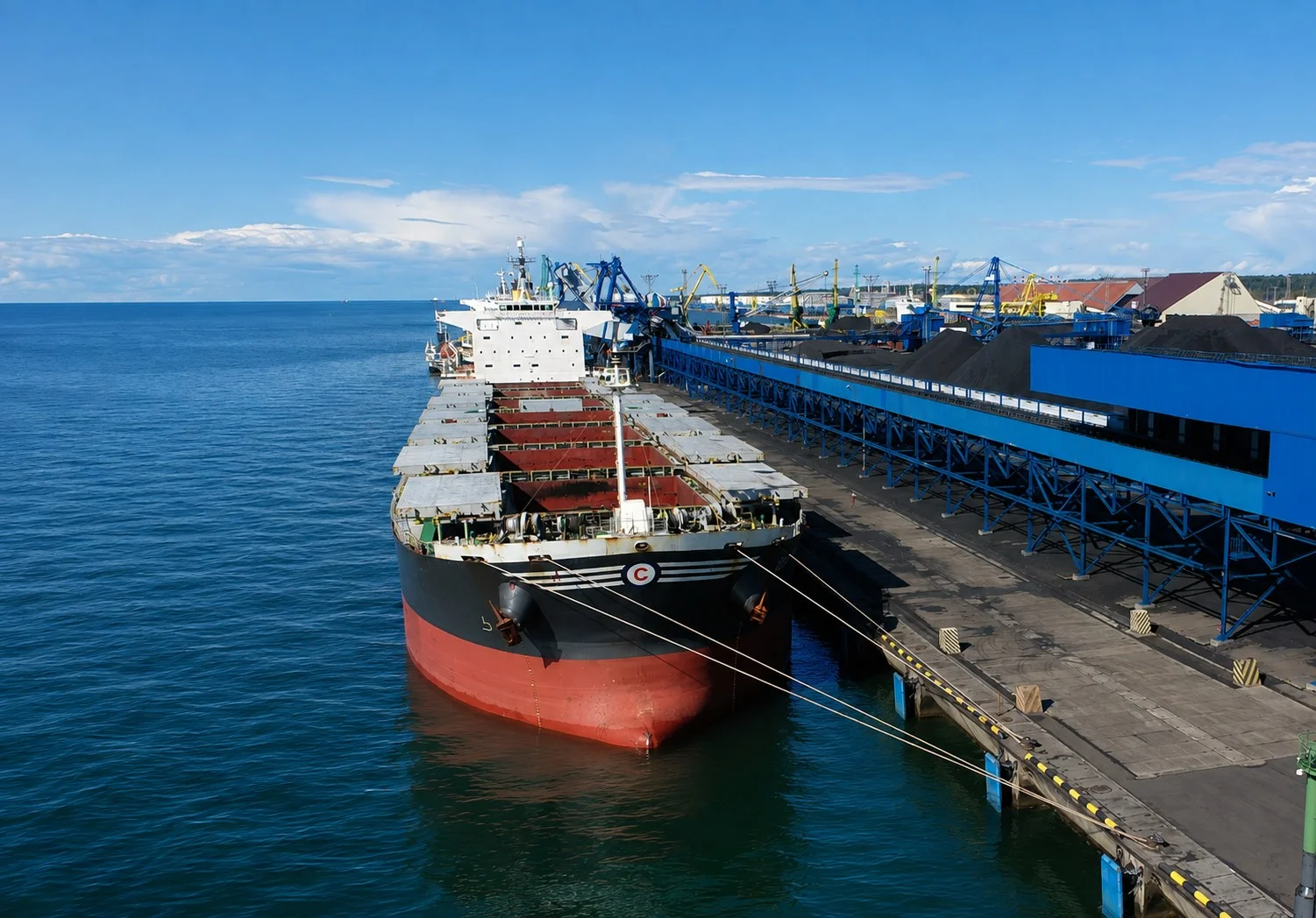Russian coal exports to Turkey in H1 2026 | The Coal Hub Coal terminal and bulk carrier illustrating Russian coal exports to Turkey, which declined 22.9% in H1 2026.